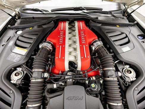 Used 2019 Ferrari GTC4Lusso AWD/4WD image 37