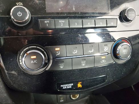 Used 2015 Nissan Rogue S FWD image 16