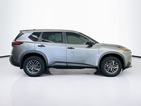 Used 2023 Nissan Rogue S AWD/4WD image 10