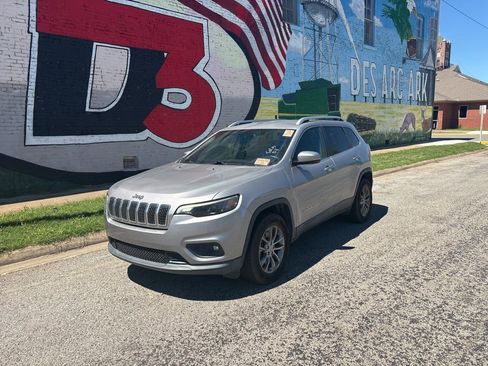 Used 2019 Jeep Cherokee Latitude Plus w/ Cold Weather Group image 2