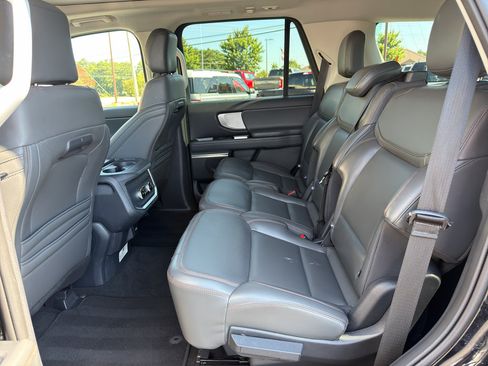 Used 2025 Ford Expedition Active AWD/4WD image 25