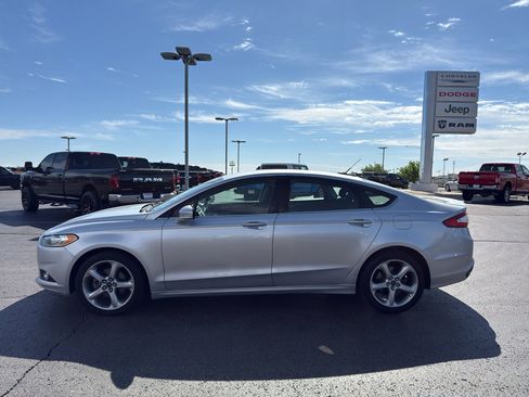 Used 2016 Ford Fusion SE AWD/4WD image 8