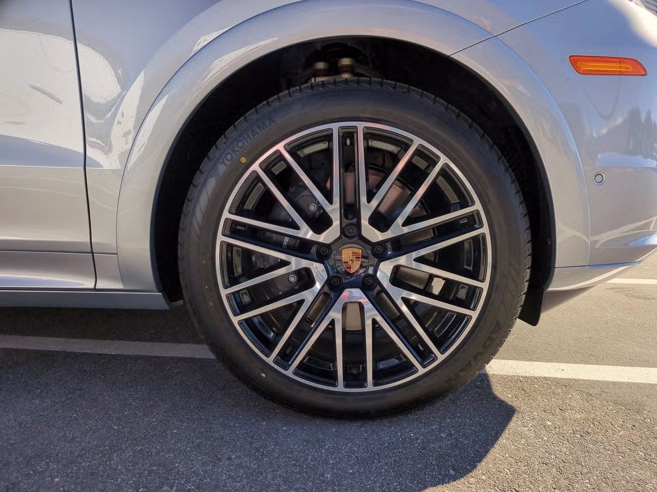 Certified 2026 Porsche Cayenne AWD/4WD image 12