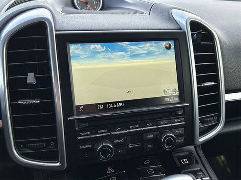 Used 2016 Porsche Cayenne image 18