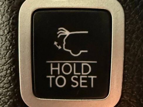 Used 2022 Jeep Grand Cherokee L Overland w/ Advanced Protech Group III image 15