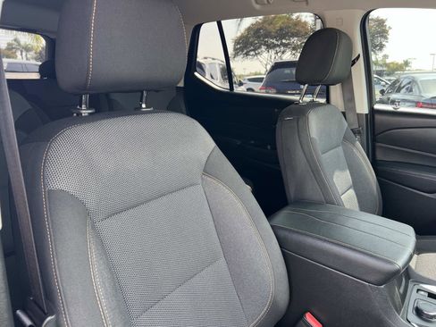 Used 2021 Chevrolet Traverse LT FWD image 30
