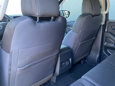 Used 2022 Nissan Frontier SV RWD image 11