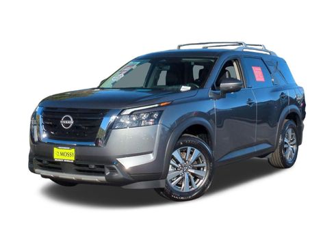 Used 2025 Nissan Pathfinder SL AWD/4WD image 1