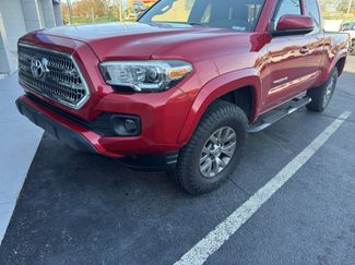 Used 2017 Toyota Tacoma SR5 w/ SR5 Appearance Package (SM) video 1
