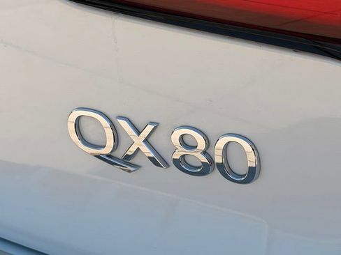 Used 2024 INFINITI QX80 Sensory AWD/4WD image 8
