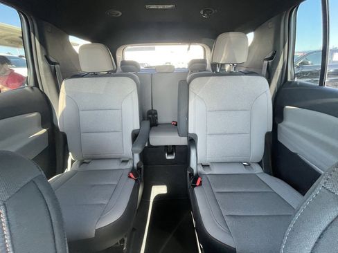 Used 2025 Chevrolet Traverse LT image 26