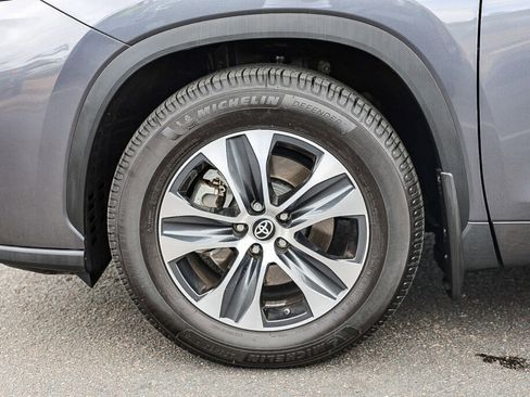 Used 2023 Toyota Highlander XLE FWD image 35