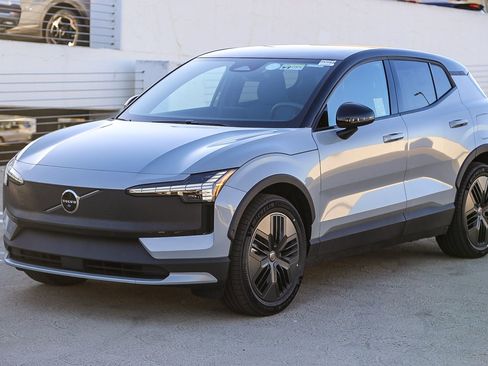New 2026 Volvo EX30 Cross Country Ultra image 3