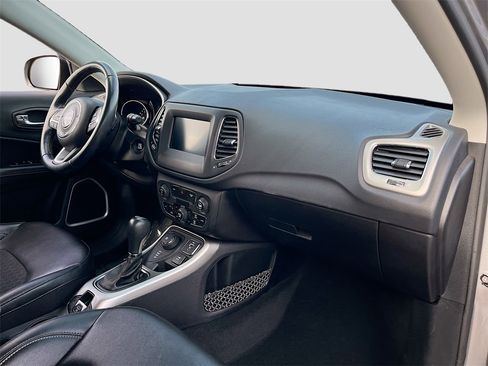 Certified 2020 Jeep Compass Latitude image 25