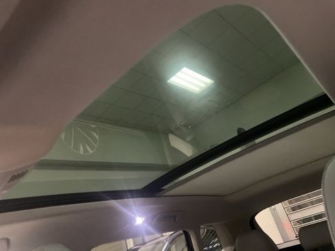 Certified 2023 Volkswagen Taos SE w/ Panoramic Sunroof Package image 12