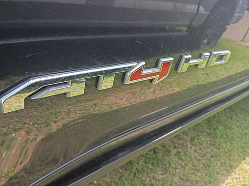 Used 2025 GMC Sierra 2500 AT4 w/ AT4 Premium Plus Package AWD/4WD image 21