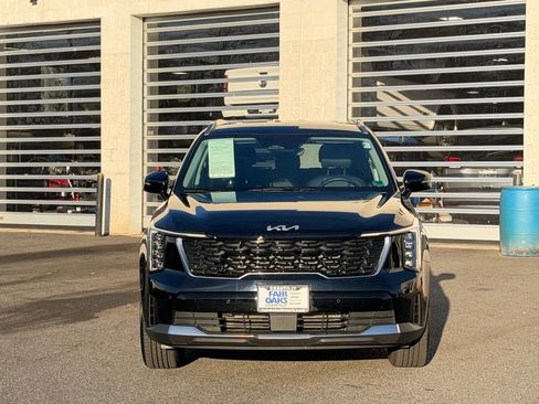 Used 2025 Kia Sorento S image 4