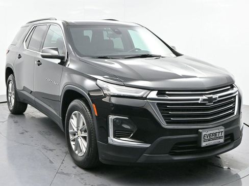 Used 2022 Chevrolet Traverse LT image 2