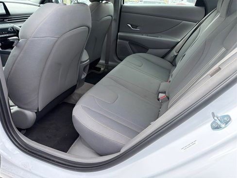 Certified 2025 Hyundai Elantra SEL image 21