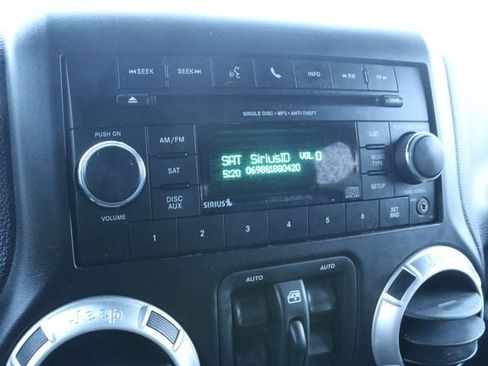 Used 2012 Jeep Wrangler Unlimited Rubicon AWD/4WD image 22