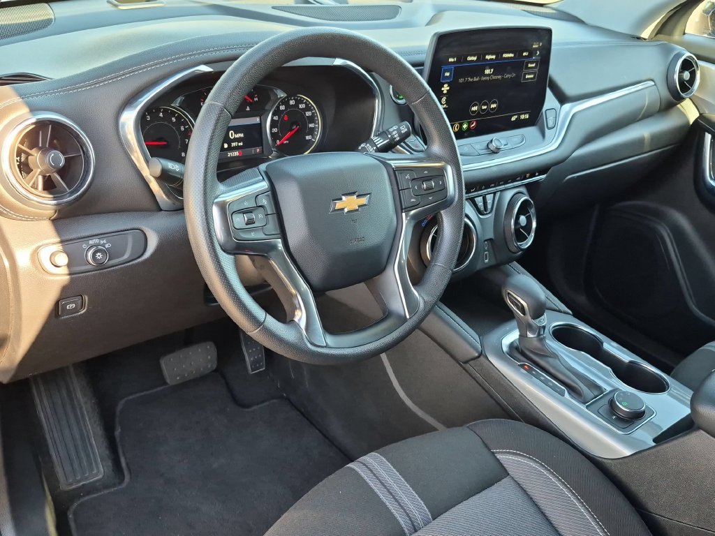 Used 2025 Chevrolet Blazer LT AWD/4WD image 12