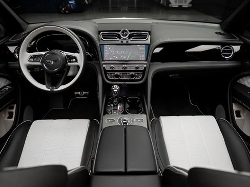 Used 2021 Bentley Bentayga Plug-In Hybrid AWD/4WD image 41
