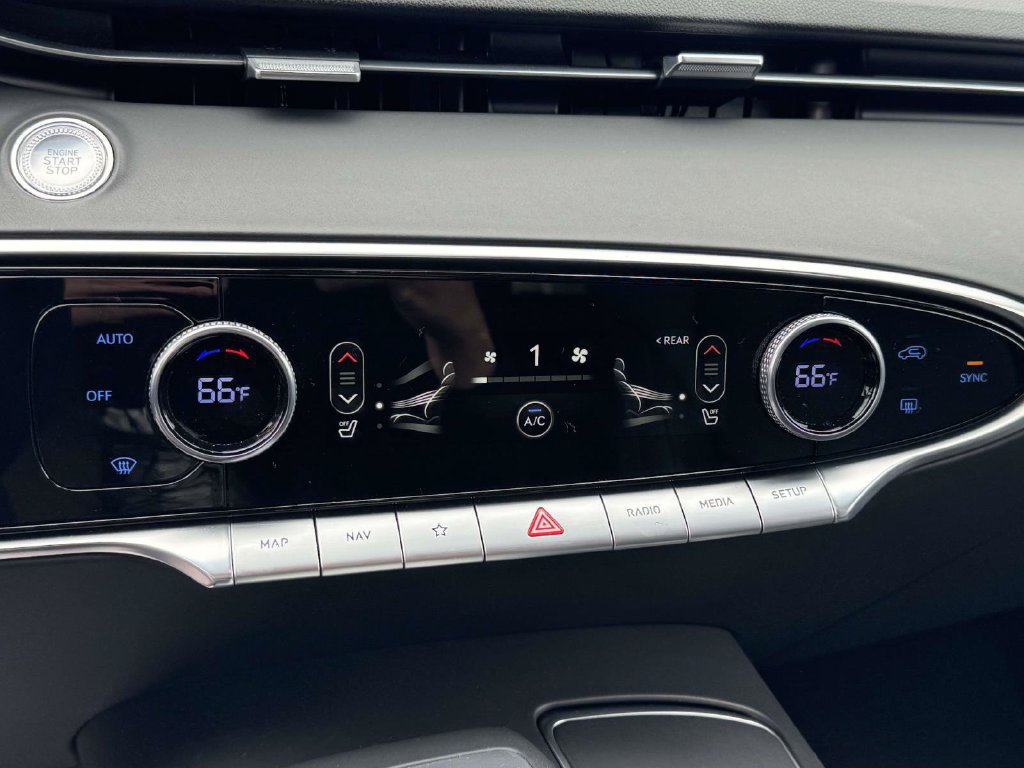 Certified 2024 Genesis GV70 2.5T AWD/4WD image 29