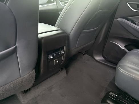 Used 2019 Buick Enclave Essence image 41