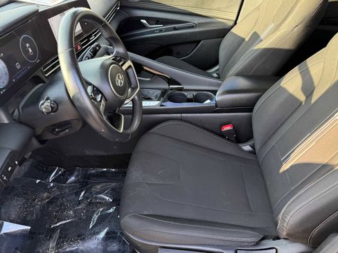 Used 2023 Hyundai Elantra SEL w/ Convenience Package image 13