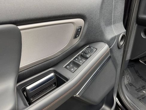 Used 2025 Ford Expedition Active image 11