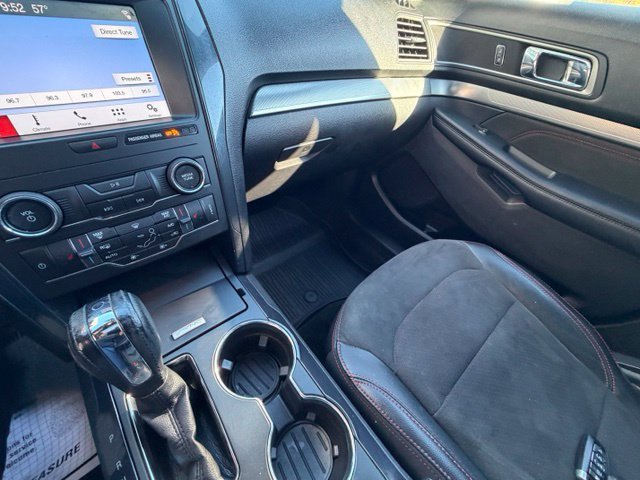 Used 2018 Ford Explorer XLT w/ Equipment Group 202A AWD/4WD image 28
