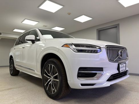Used 2022 Volvo XC90 T8 Inscription Expression image 4