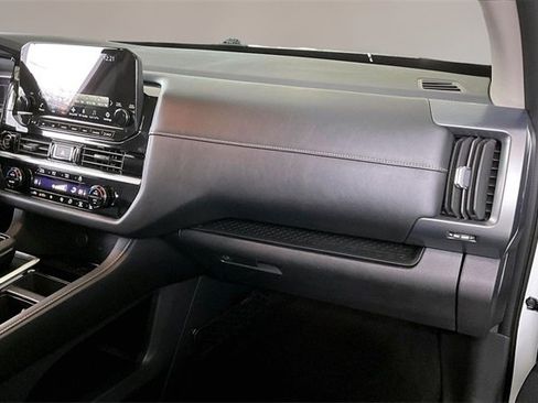 Used 2024 Nissan Pathfinder SL w/ Lighting Package (N92) image 21