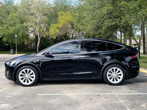 Used 2018 Tesla Model X 75D image 4