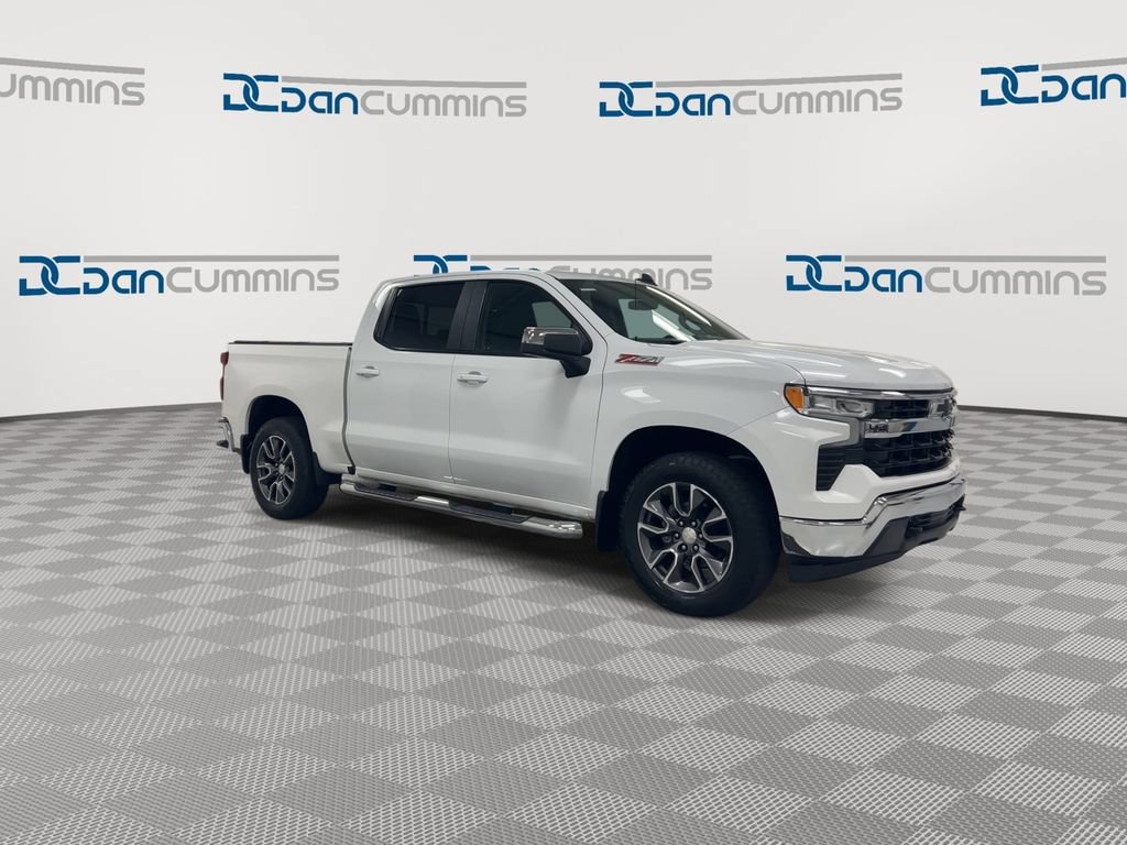 Used 2022 Chevrolet Silverado 1500 LT AWD/4WD image 2
