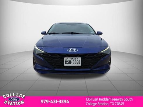 Used 2022 Hyundai Elantra SEL FWD image 2