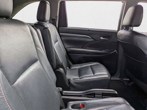 Used 2019 Toyota Highlander Limited Platinum image 23
