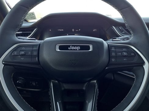Used 2023 Jeep Grand Cherokee Altitude image 19