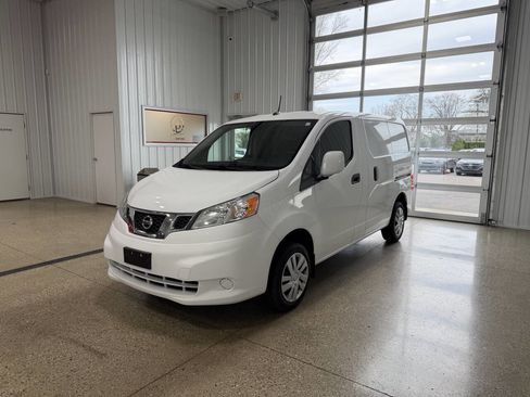 Used 2017 Nissan NV200 SV w/ Technology Package image 2
