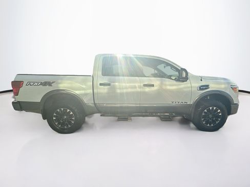 Used 2017 Nissan Titan PRO-4X w/ Pro-4x Convenience Package AWD/4WD image 10