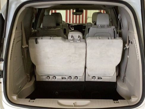 Used 2017 Chrysler Pacifica Limited image 6