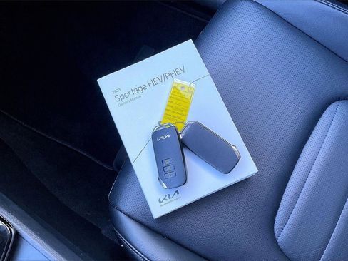 Used 2023 Kia Sportage SX Prestige image 11