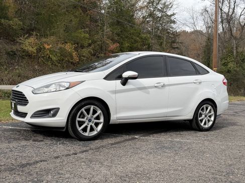 Used 2014 Ford Fiesta SE w/ Equipment Group 201B image 11