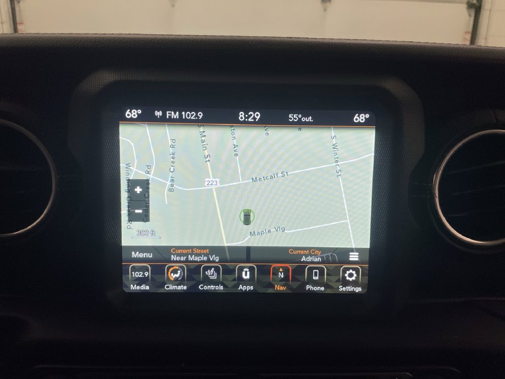 Used 2018 Jeep Wrangler Unlimited Sahara AWD/4WD image 8