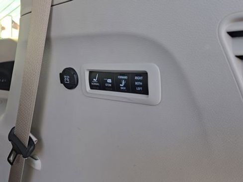 Certified 2022 Chrysler Pacifica Limited image 35