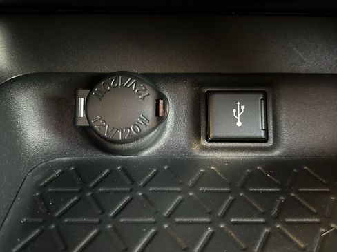 Certified 2022 Toyota RAV4 XLE Premium image 31