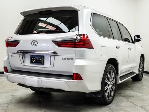 Used 2018 Lexus LX 570 4WD image 12