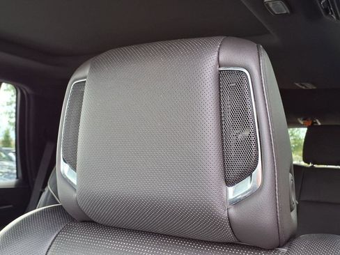 Used 2023 Cadillac Escalade Premium Luxury AWD/4WD image 30