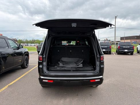 Used 2024 Jeep Wagoneer Series II AWD/4WD image 6