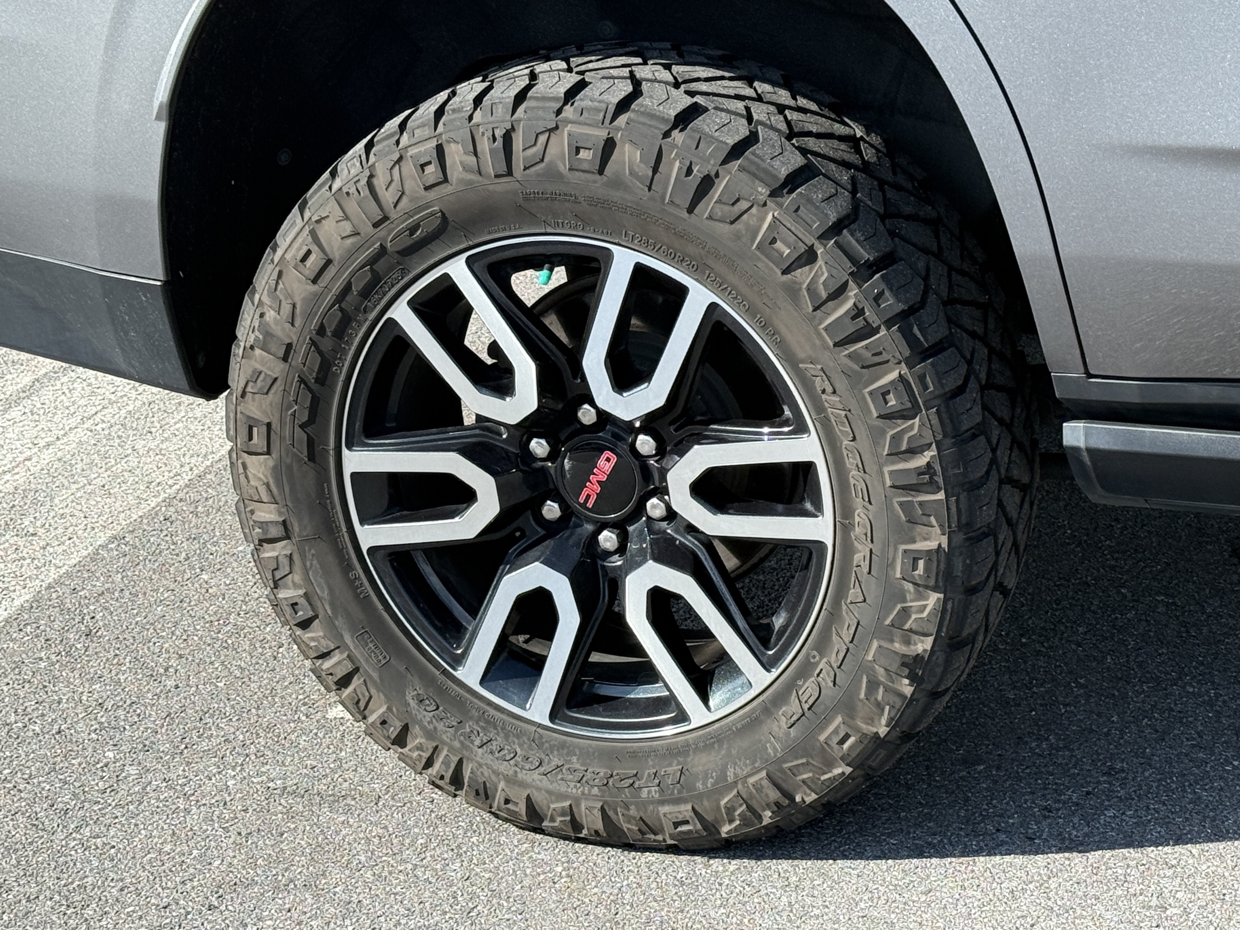 Used 2021 GMC Yukon AT4 w/ AT4 Premium Package AWD/4WD image 11